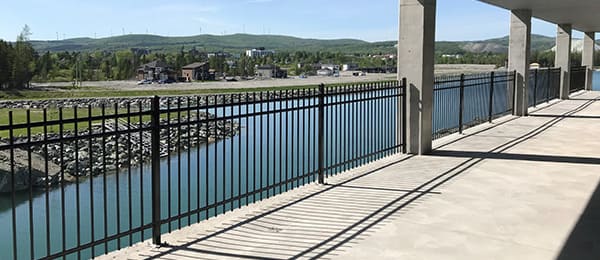 Clôture en fer ornemental