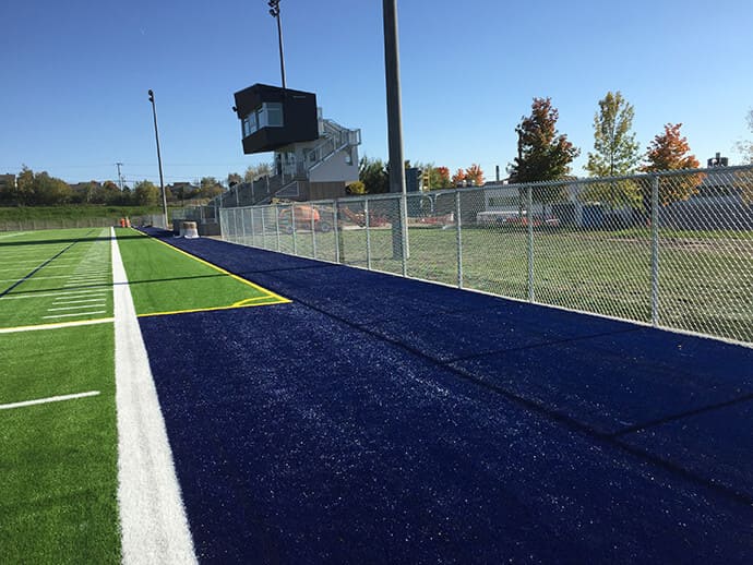 clôture autour d'un terrain de football
