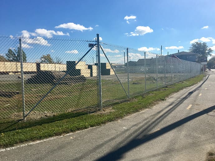 clôture commerciale pour entrepôt