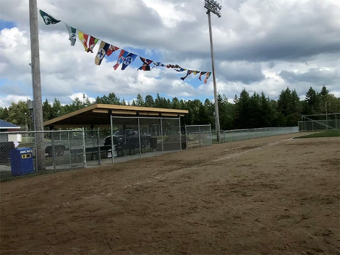 clôture abri des joueurs baseball